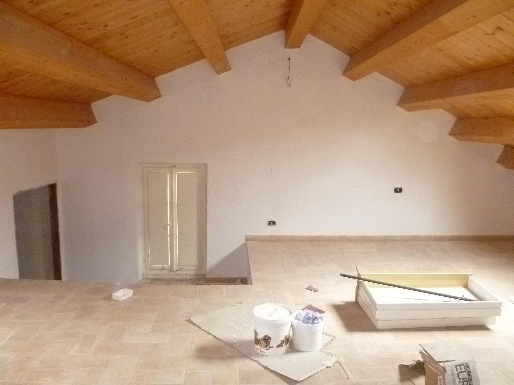 2064 - APPARTAMENTO VENDITA CARASSAI ZONA CENTRO - € 69.000 2
