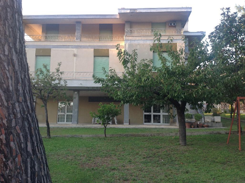 3858 - VILLA VENDITA NERETO ZONA CITTA' - € 350.000 4