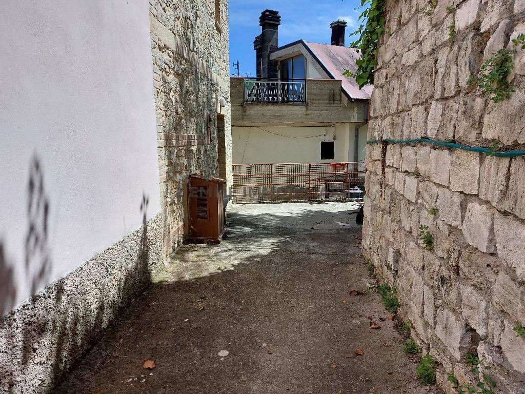 4287 - CASA COLONICA VENDITA ROCCAFLUVIONE ZONA CAMPAGNA - € 75.000 2