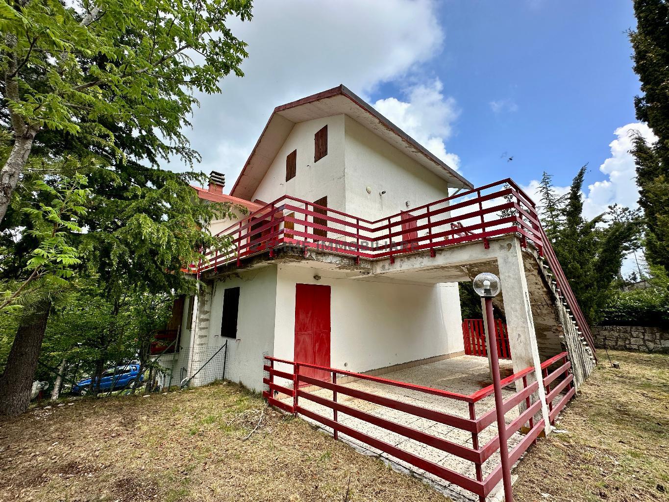 4428 - APPARTAMENTO VENDITA VALLE CASTELLANA ZONA MONTAGNA - € 85.000