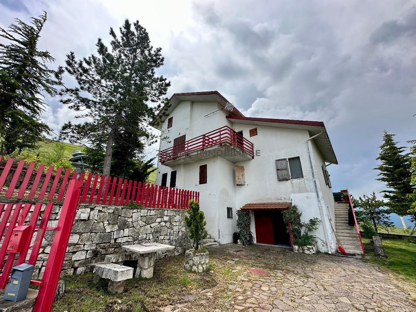 4428 - APPARTAMENTO VENDITA VALLE CASTELLANA ZONA MONTAGNA - € 85.000 12