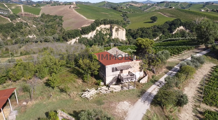 4635 - CASA RURALE VENDITA ASCOLI PICENO ZONA OFFIDA - € 150.000