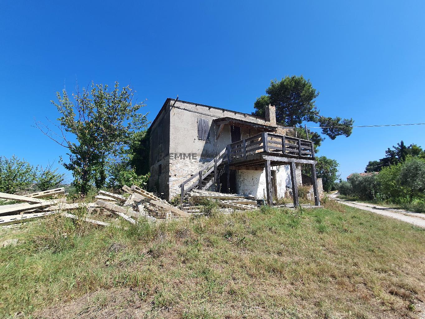 4635 - CASA RURALE VENDITA ASCOLI PICENO ZONA OFFIDA - € 150.000 22