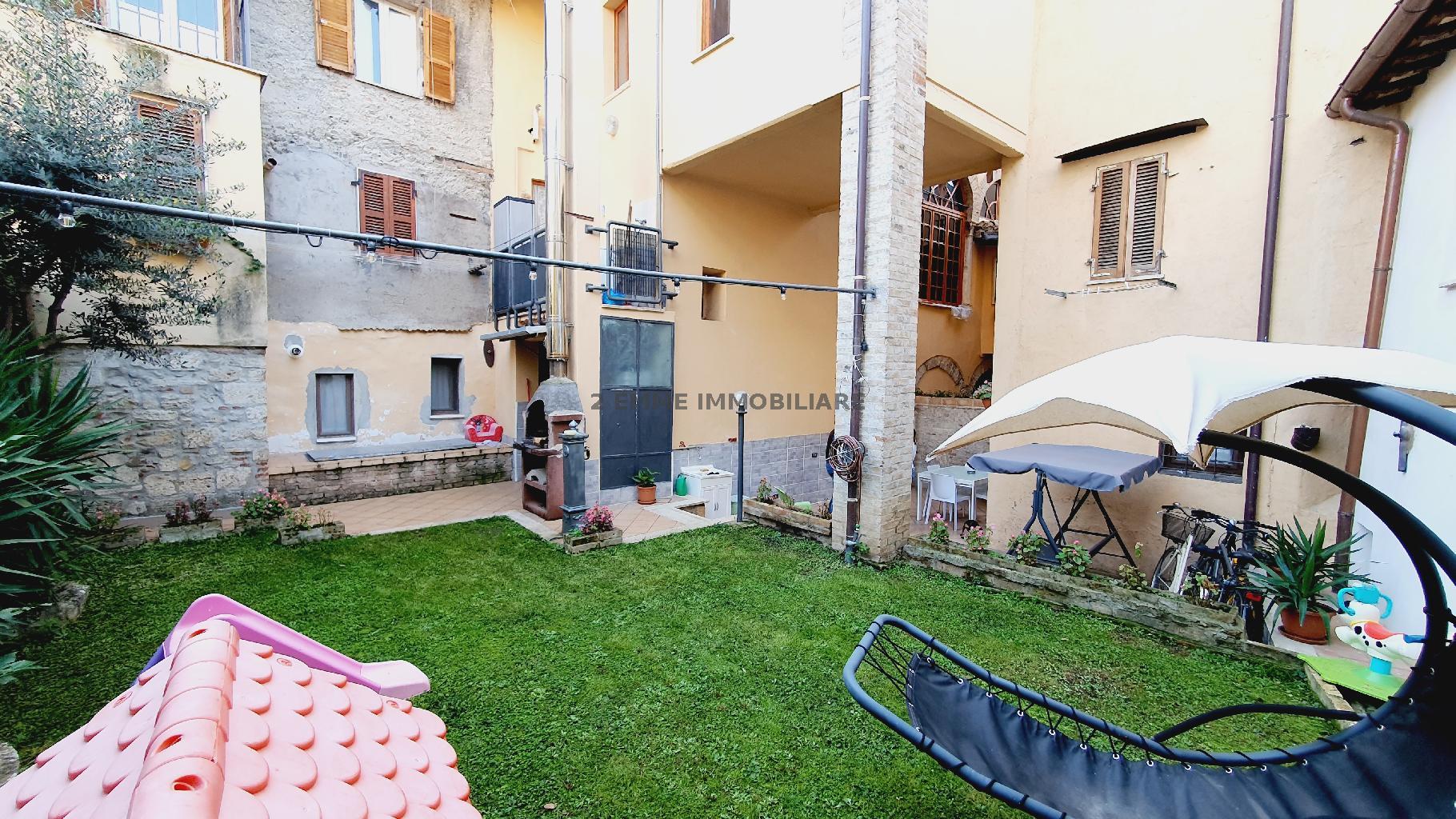 4704 - CIELO-TERRA VENDITA ASCOLI PICENO ZONA CENTRO STORICO - € 420.000