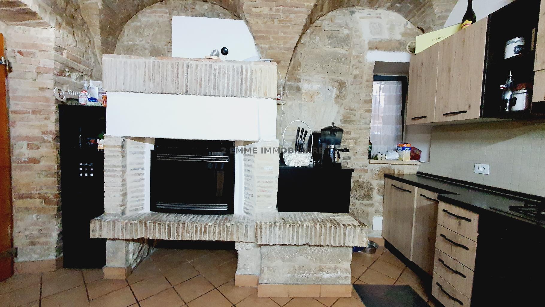 4704 - CIELO-TERRA VENDITA ASCOLI PICENO ZONA CENTRO STORICO - € 420.000 3
