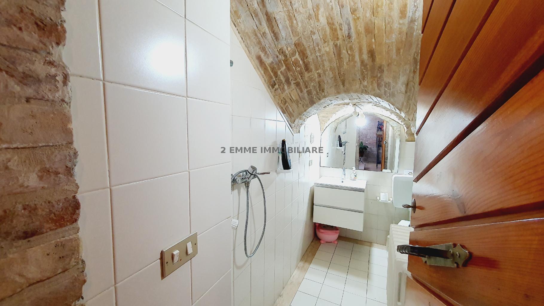4704 - CIELO-TERRA VENDITA ASCOLI PICENO ZONA CENTRO STORICO - € 420.000 4