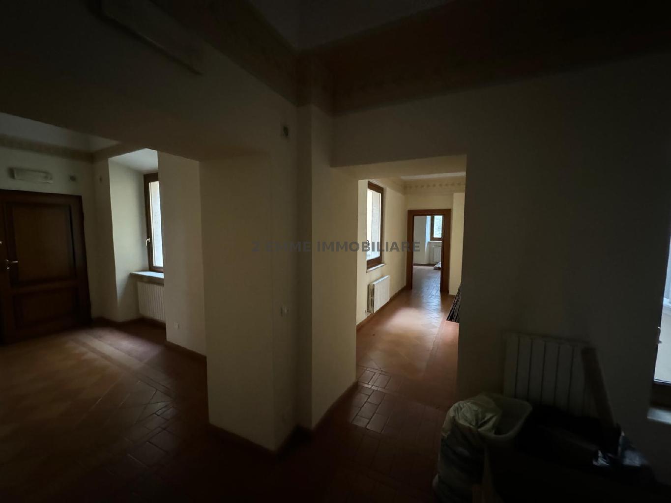 4713AF - UFFICIO AFFITTO ASCOLI PICENO ZONA CENTRO STORICO - € 1.900 3