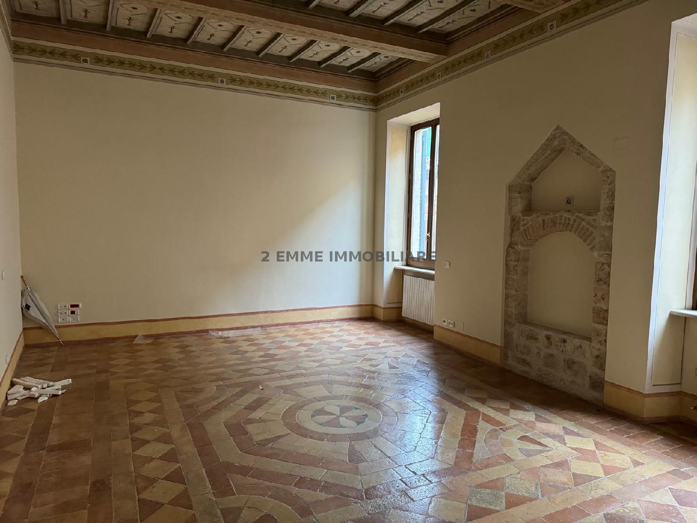 4713AF - UFFICIO AFFITTO ASCOLI PICENO ZONA CENTRO STORICO - € 1.900 9