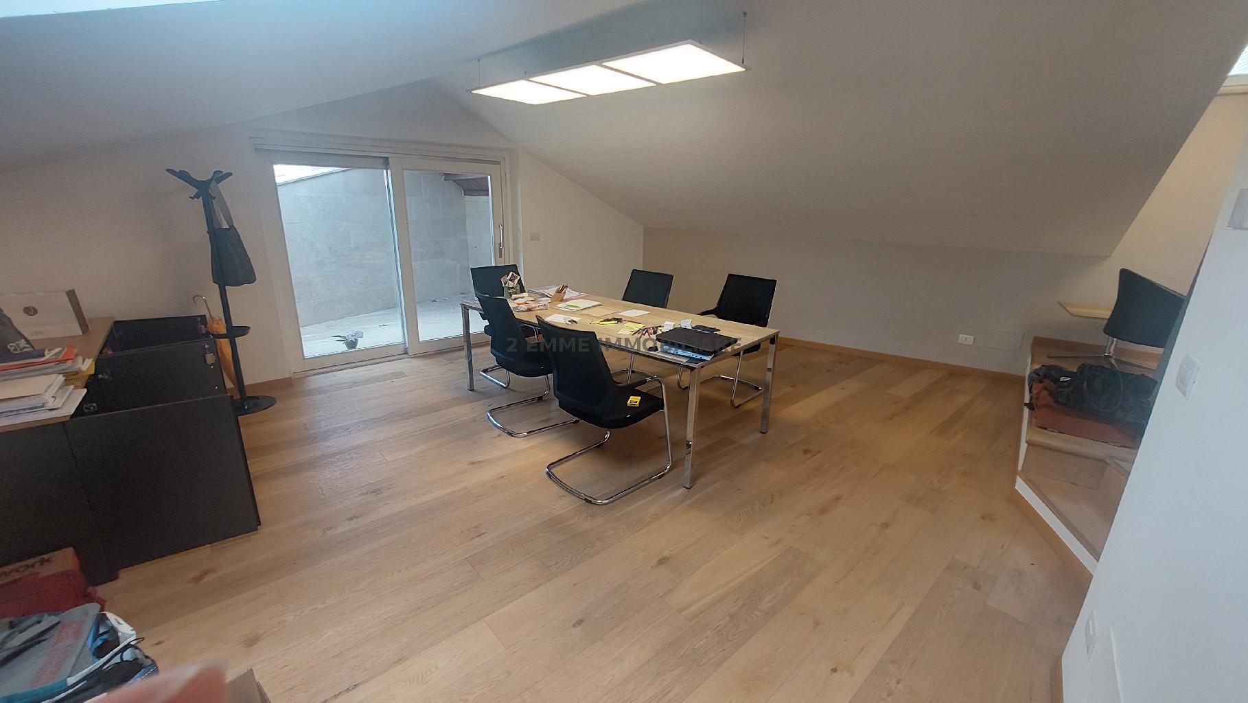 4716AF - UFFICIO AFFITTO ASCOLI PICENO ZONA CENTRO STORICO - € 1.000