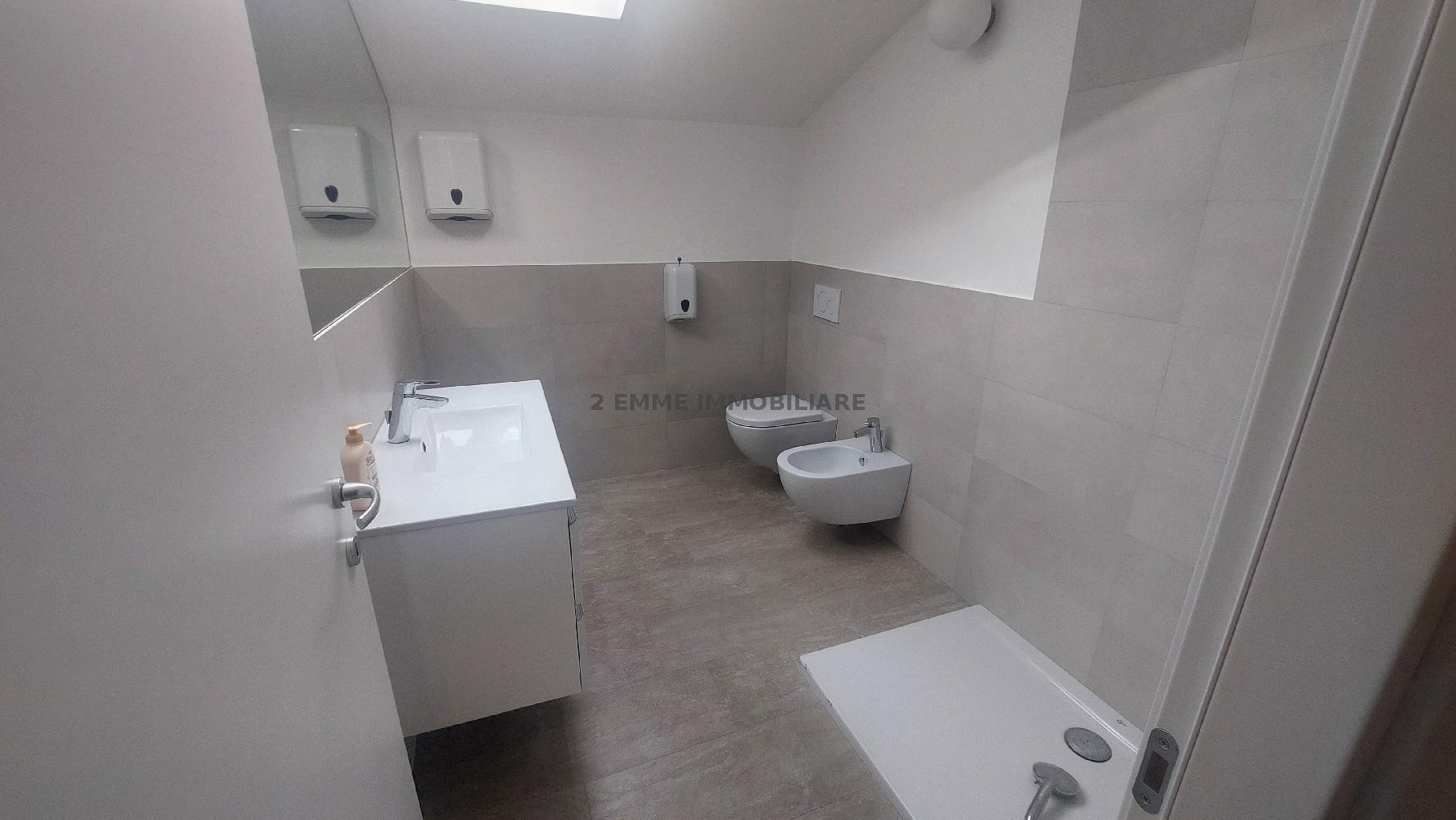 4716AF - UFFICIO AFFITTO ASCOLI PICENO ZONA CENTRO STORICO - € 1.000 4