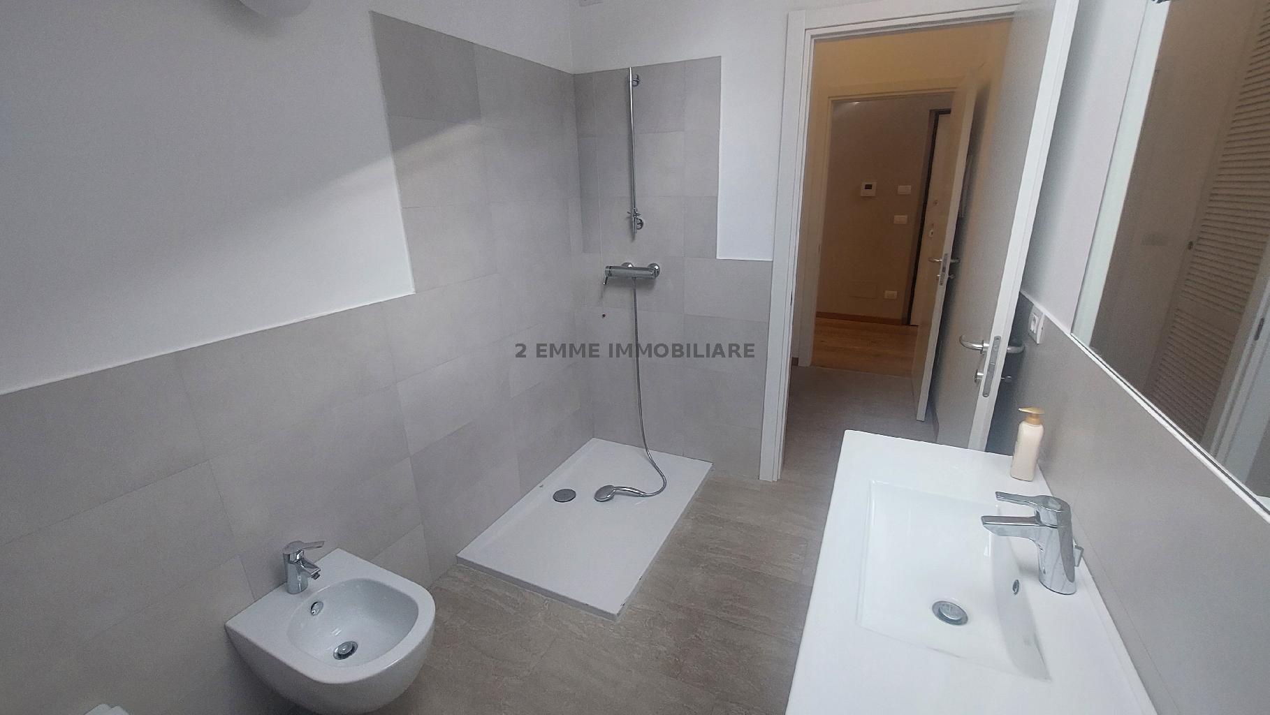 4716AF - UFFICIO AFFITTO ASCOLI PICENO ZONA CENTRO STORICO - € 1.000 5