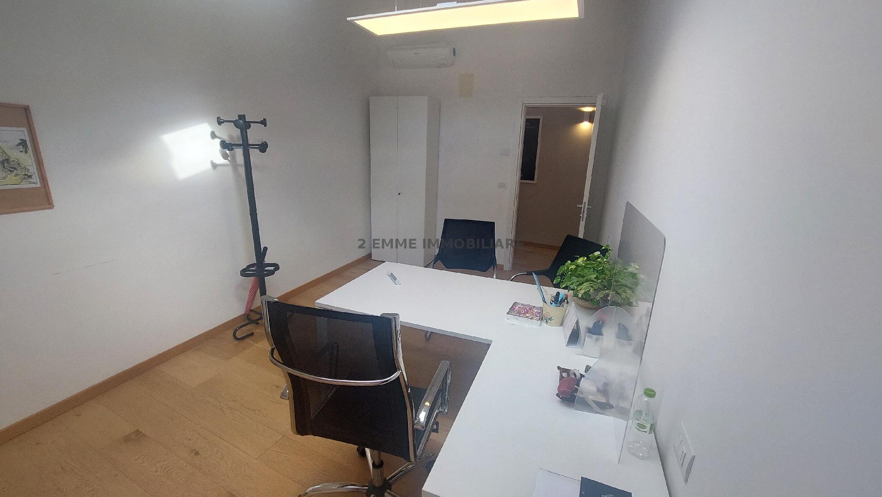 4716AF - UFFICIO AFFITTO ASCOLI PICENO ZONA CENTRO STORICO - € 1.000 7
