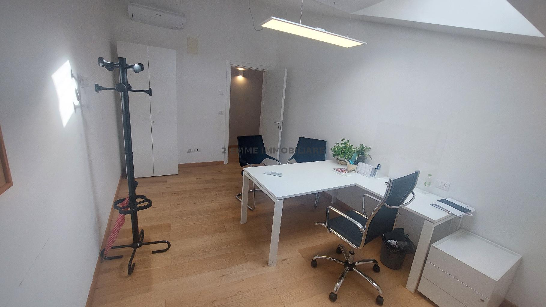4716AF - UFFICIO AFFITTO ASCOLI PICENO ZONA CENTRO STORICO - € 1.000 8
