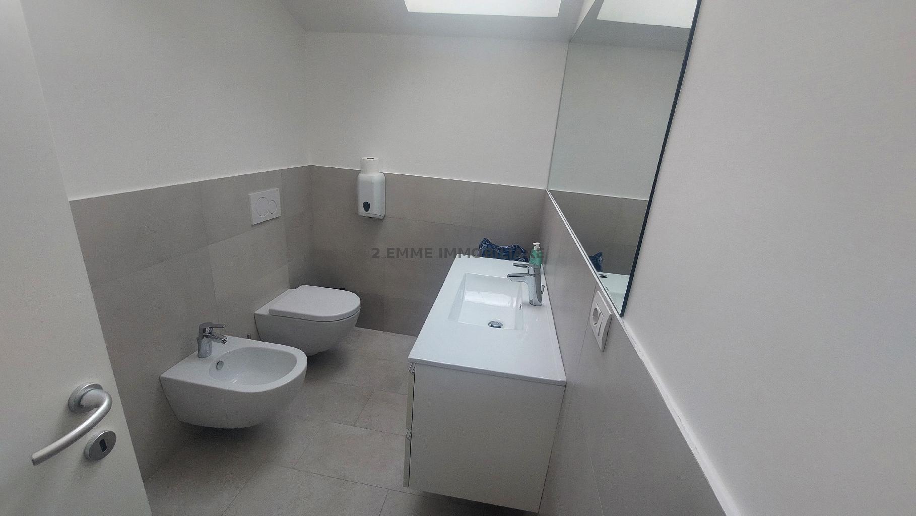 4716AF - UFFICIO AFFITTO ASCOLI PICENO ZONA CENTRO STORICO - € 1.000 9