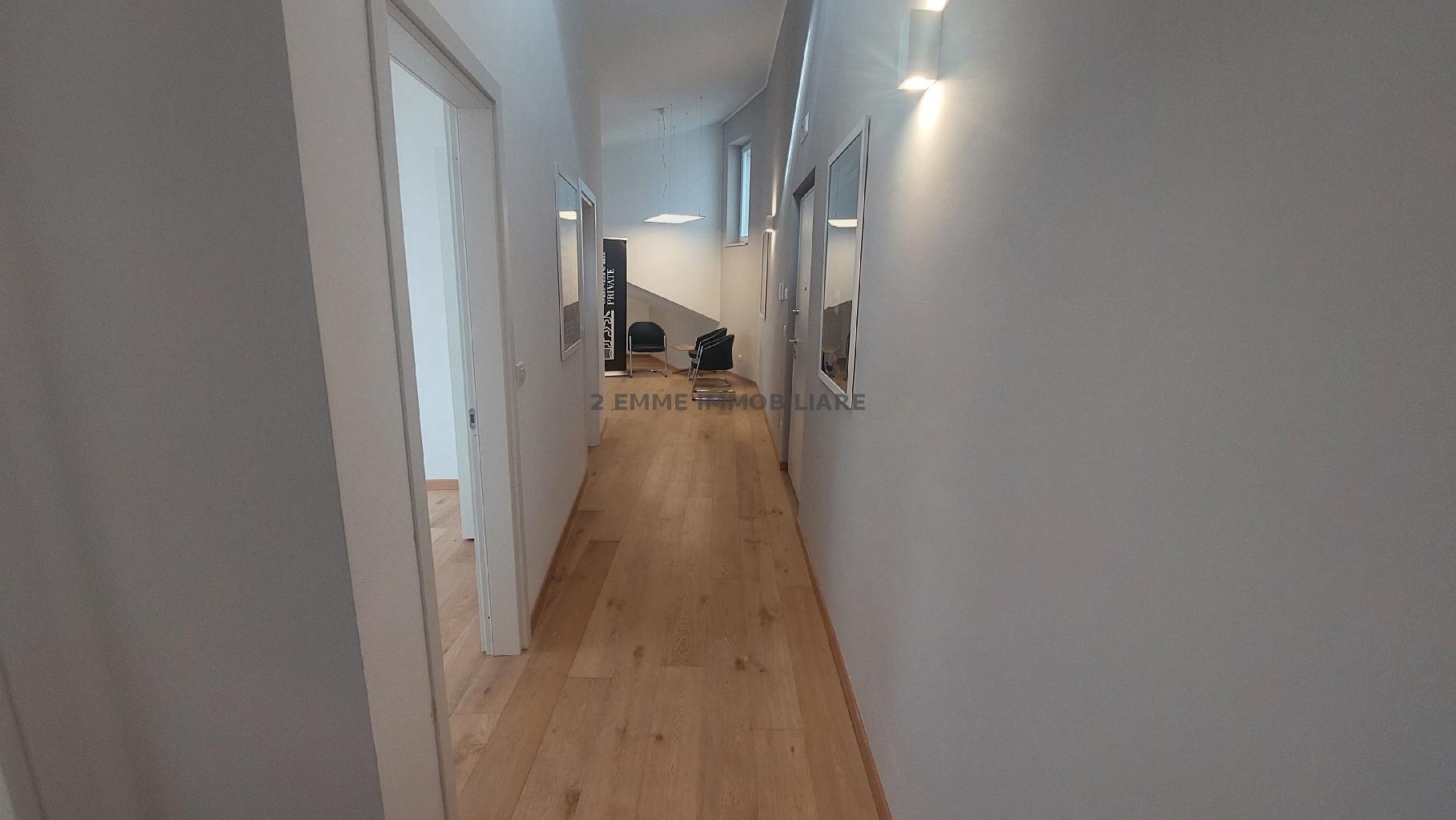 4716AF - UFFICIO AFFITTO ASCOLI PICENO ZONA CENTRO STORICO - € 1.000 10