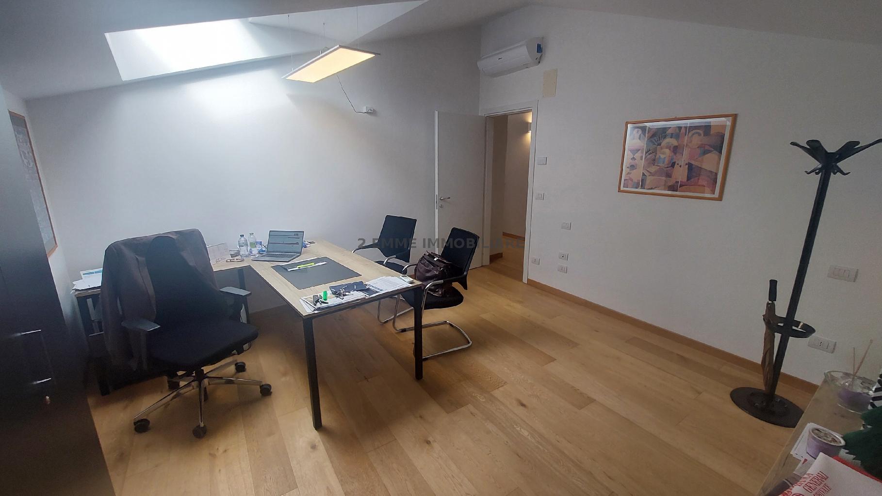 4716AF - UFFICIO AFFITTO ASCOLI PICENO ZONA CENTRO STORICO - € 1.000 14
