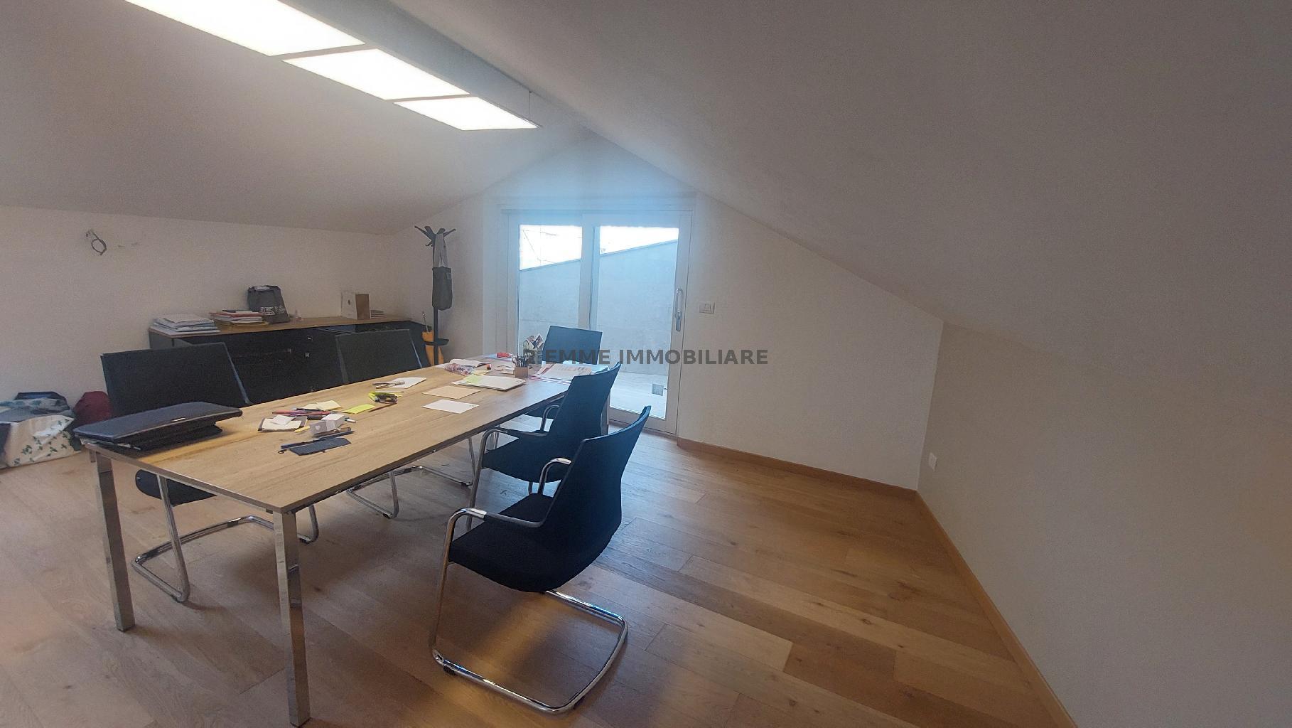 4716AF - UFFICIO AFFITTO ASCOLI PICENO ZONA CENTRO STORICO - € 1.000 15