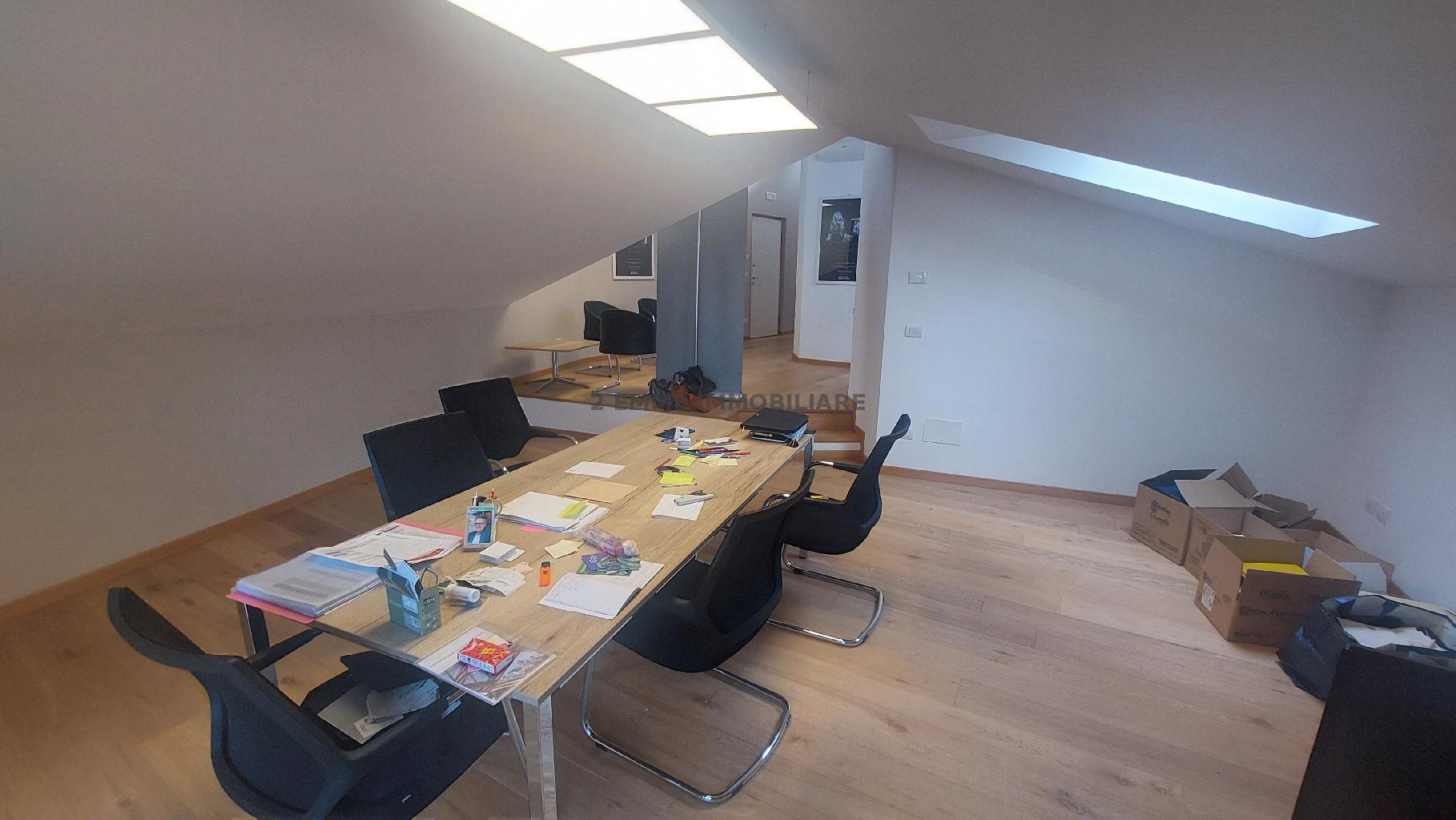 4716AF - UFFICIO AFFITTO ASCOLI PICENO ZONA CENTRO STORICO - € 1.000 19