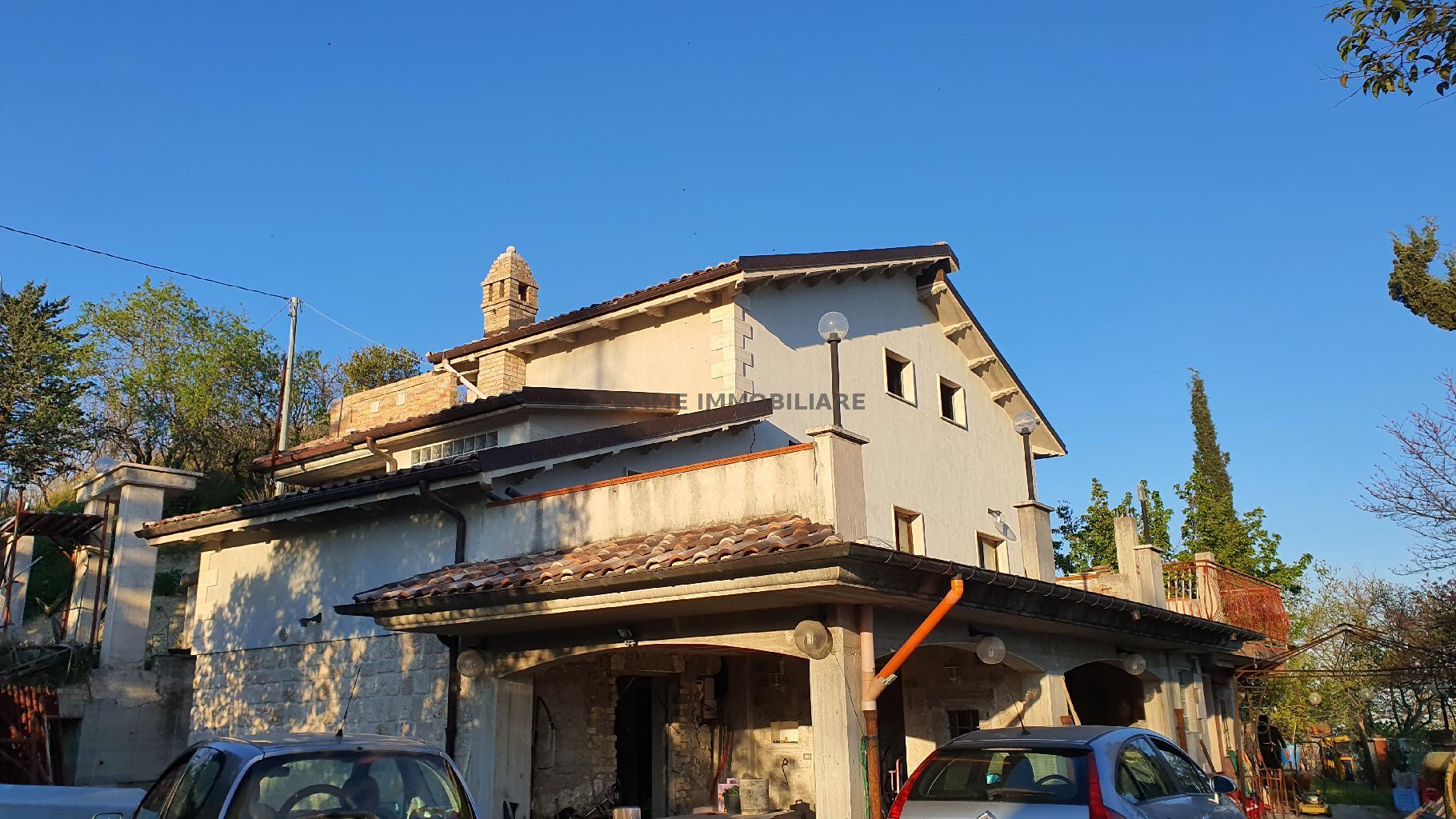 4851 - CASALE VENDITA ASCOLI PICENO ZONA FUORI CITTA' - € 148.000