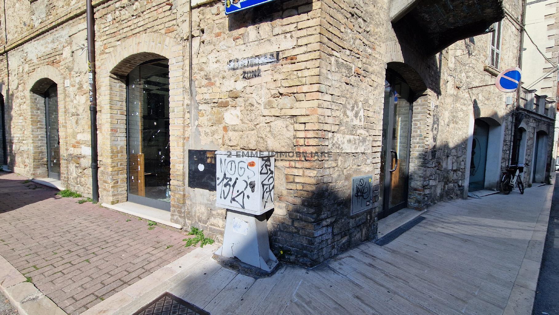 4874 - LOCALE COMMERCIALE VENDITA ASCOLI PICENO ZONA BORGO SOLESTA' - € 95.000 3