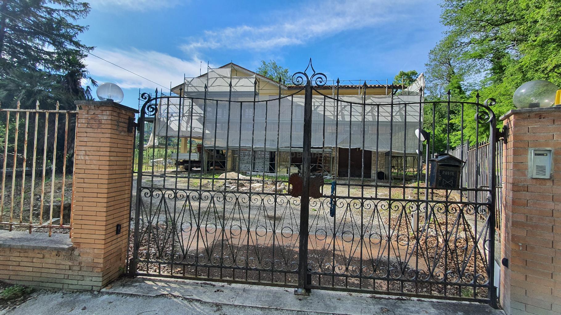 4886 - CIELO-TERRA VENDITA VENAROTTA ZONA CAMPAGNA - € 340.000