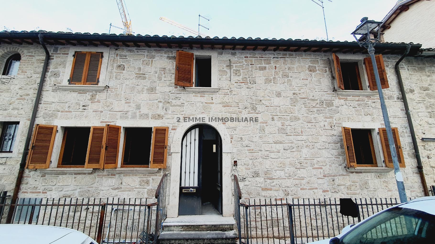 4938 - CIELO-TERRA VENDITA ASCOLI PICENO ZONA CENTRO STORICO - € 155.000