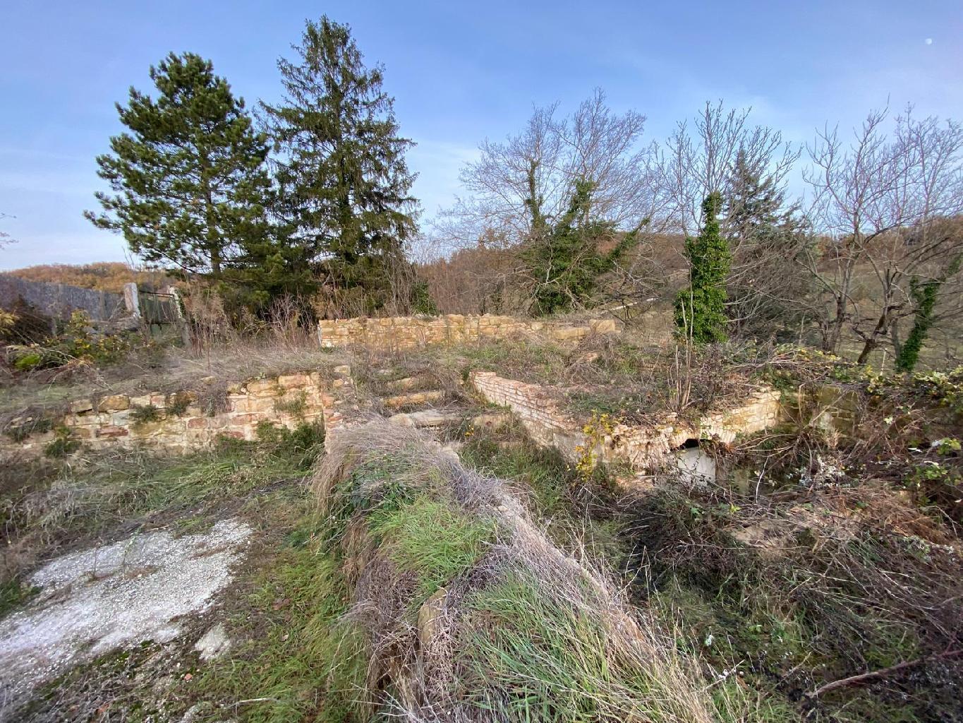 5040 - CASALE VENDITA CAMERINO ZONA CAMPAGNA - € 65.000 4