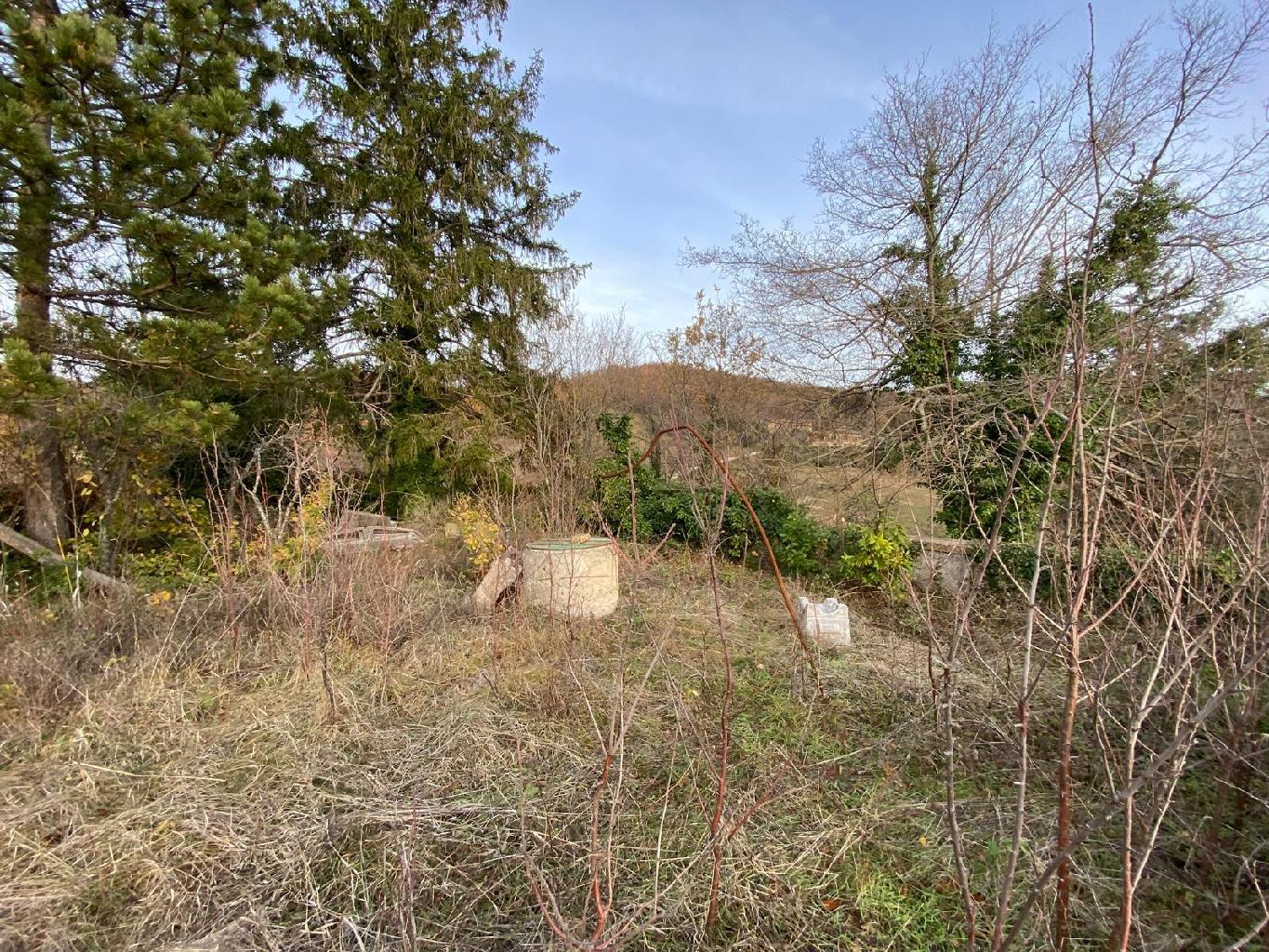 5040 - CASALE VENDITA CAMERINO ZONA CAMPAGNA - € 65.000 5