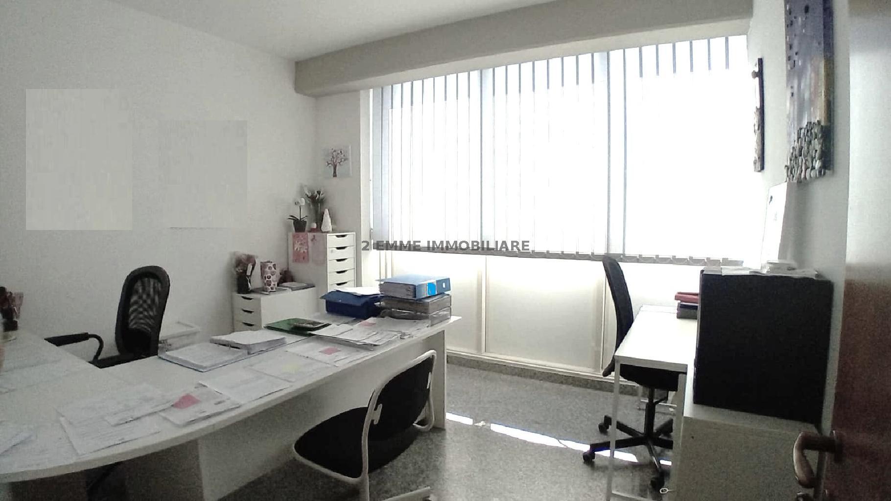 5055AF - LOCALE USO UFFICIO AFFITTO ASCOLI PICENO ZONA PORTA MAGGIORE - € 500 2