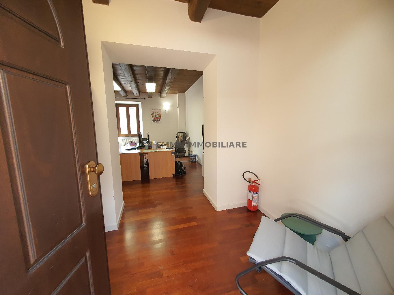5187 - CIELO-TERRA VENDITA ASCOLI PICENO ZONA BORGO SOLESTA' - TRATTATIVA RISERVATA 30