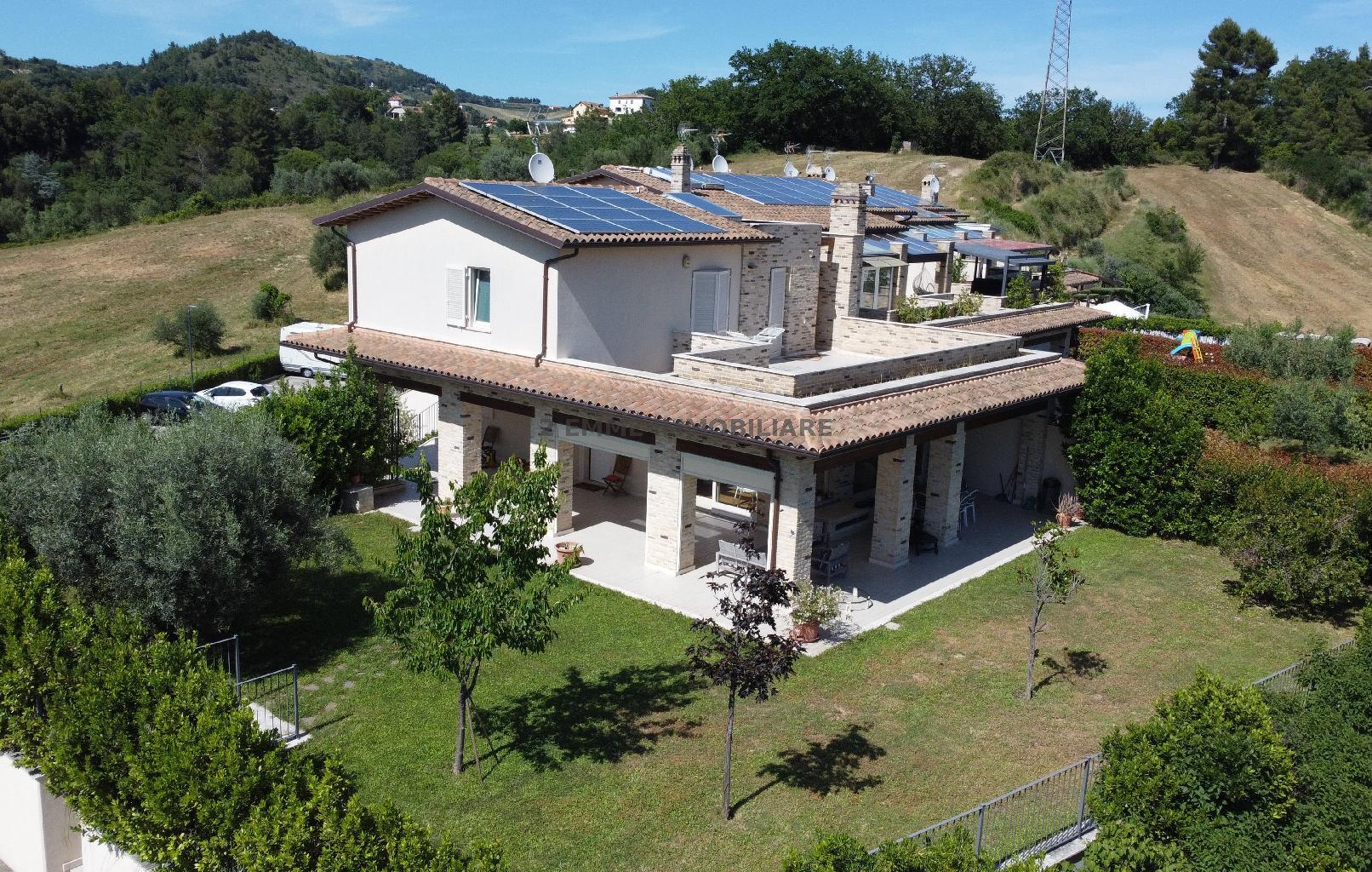 5193 - VILLA VENDITA ASCOLI PICENO ZONA CAMPO PARIGNANO - € 640.000