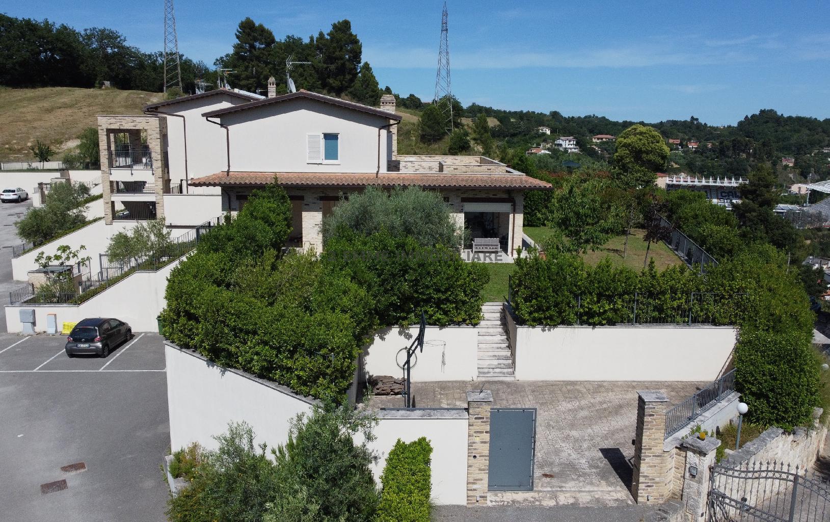 5193 - VILLA VENDITA ASCOLI PICENO ZONA CAMPO PARIGNANO - € 640.000 12