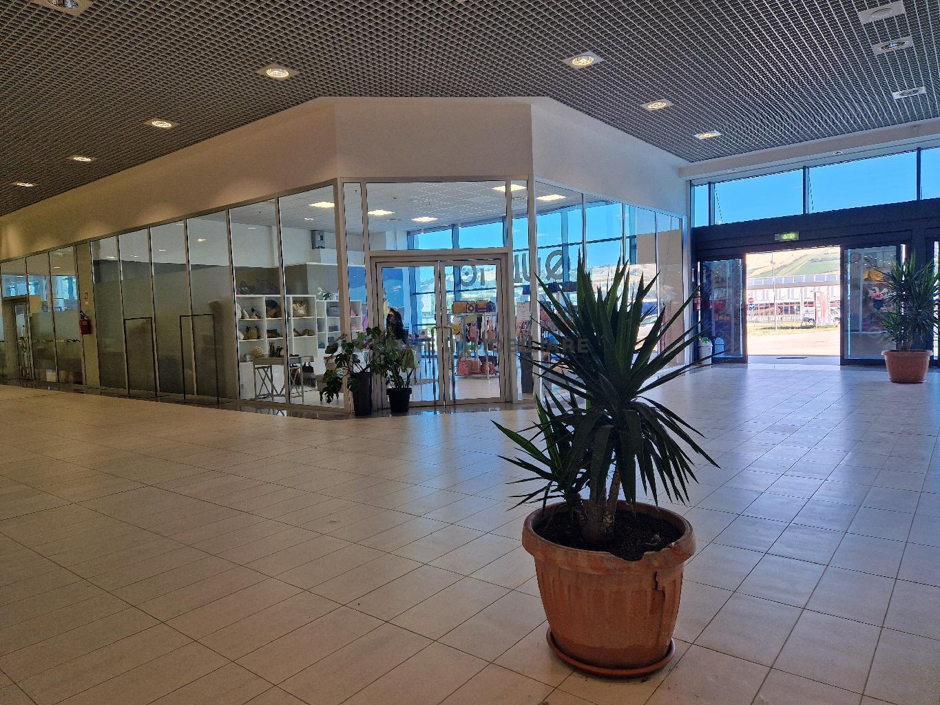 5206 - LOCALE COMMERCIALE VENDITA CASTEL DI LAMA ZONA CASTEL DI LAMA - € 120.000 6